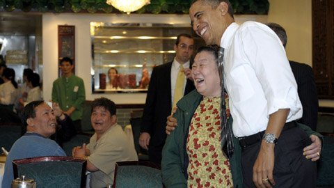 Obama bị sờ chỗ nhạy cảm