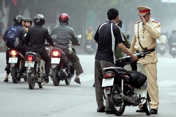 Đội MBH khi tham gia giao thông phải có tem CR