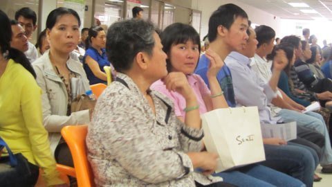 Tăng viện phí, người nghèo “lo sốt vó”?