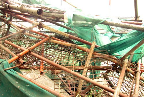 Cận cảnh hiện trường vụ sập giàn giáo tại HN