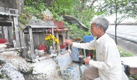 Người 'sống chung' với những oan hồn trên đỉnh đèo