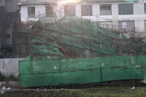 Mổ xẻ nguyên nhân vụ sập giàn giáo ở Hà Nội