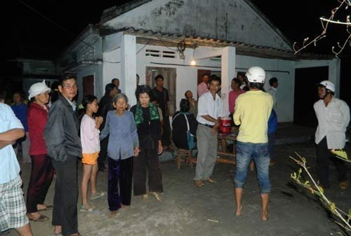 Một học sinh bị côn đồ đâm chết tức tưởi