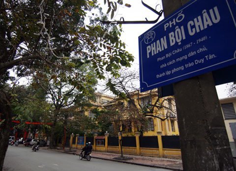 Dạy sử qua tên phố, khuyến khích dân phạm luật?