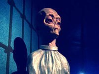 Bị người ngoài hành tinh ép làm 