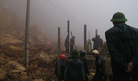 Đã thông xe qua đoạn sạt lở QL.6