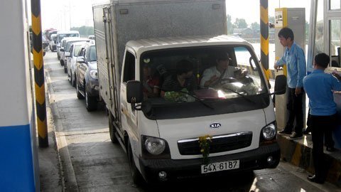 Ngày đầu thu phí cao tốc TP.HCM-Trung Lương