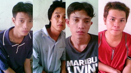 Giả cảnh sát, dùng roi điện đánh người, cướp xe