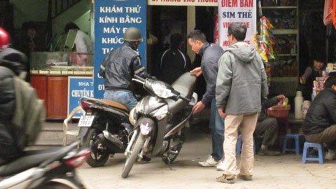 Đánh nhau tranh bãi giữ xe trái phép vì siêu lợi nhuận