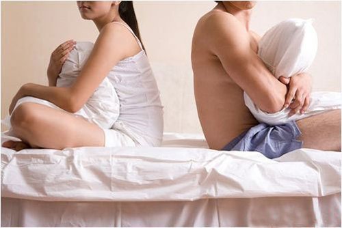 Vợ tiễn chồng lên tàu đi chăm 'bồ' đẻ