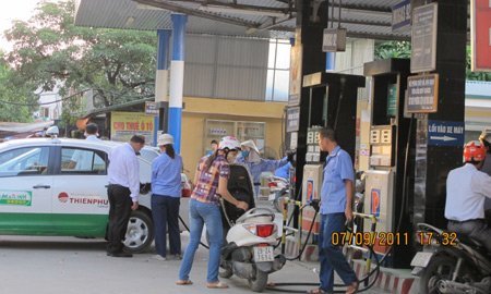Xăng dầu muốn tăng 800 - 1.000 đồng/lít