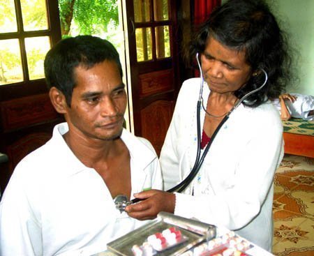 Nữ bác sĩ của buôn làng