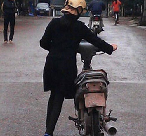 Hoảng hồn xe Dream bốc cháy tại cây xăng