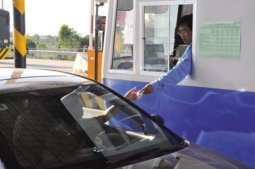 Những bất ổn từ việc thu phí cao tốc 