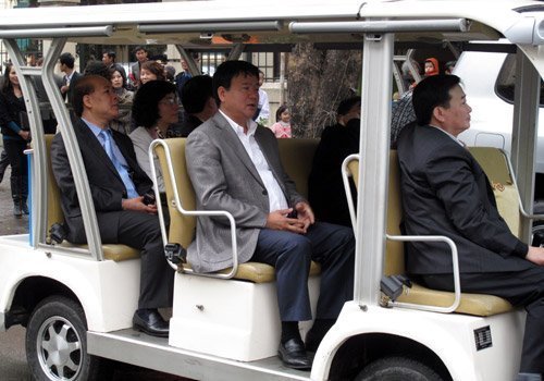 Bộ trưởng Thăng vi hành nơi cấm đỗ xe