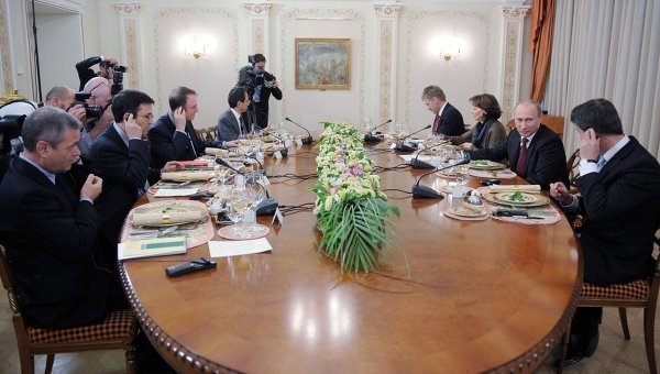 Putin hé lộ bí mật về vợ con