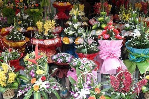 Hoa 8/3: Giá cao gấp đôi năm ngoái