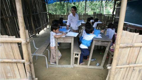 Đau đáu trường dựng tạm ở vùng núi Quảng Ngãi