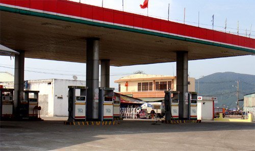 Ngóng tăng giá, cây xăng giở đủ chiêu găm hàng