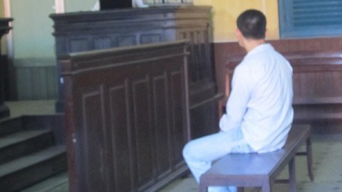 Chích điện giết mẹ, nghịch tử lãnh 14 năm tù