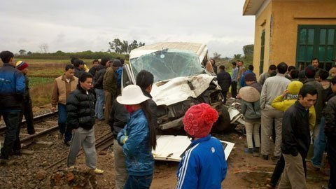 Hà Nội: Vụ tàu đâm ôtô, tạm giam người gác chắn