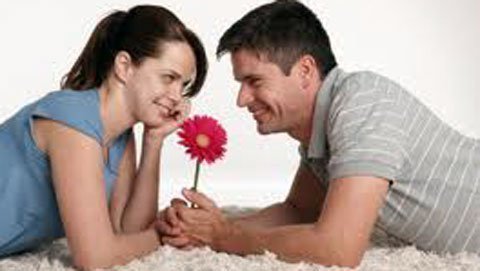 Cảm động người chồng chăm vợ có hoang thai