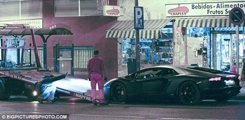 Lamborghini Aventador mới tậu của Cristiano Ronaldo gặp nạn