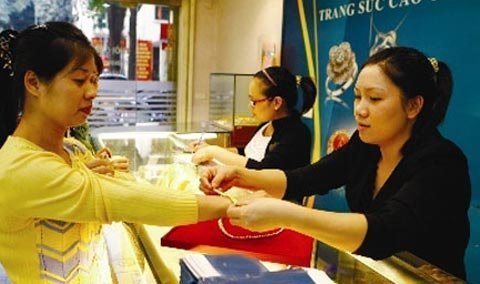 Đủ chiêu trò kiếm lời từ buôn vàng