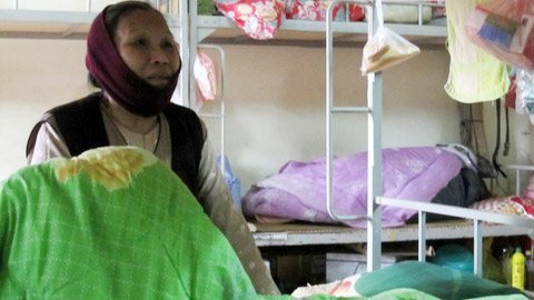 Đời mưu sinh của cụ bà nhặt rác kiếm tiền chạy thận