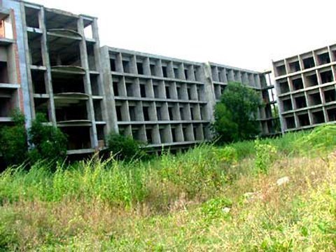 BĐS chưa chạm đáy: Cứu hay không cứu?