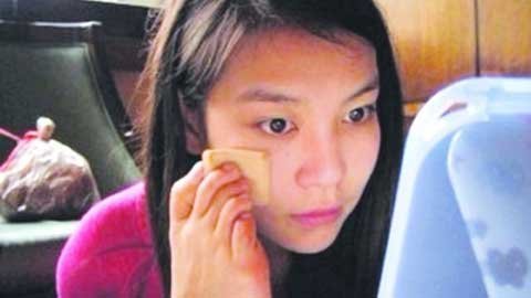 'Thiếu nữ không tay' đi tìm tình yêu gây xúc động