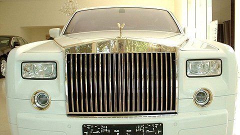 Cận cảnh Rolls Royce Phantom “đắp” 120 kg vàng