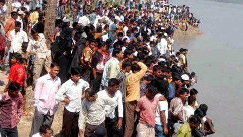 Chìm phà ở Bangladesh, hàng trăm người chết và mất tích