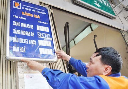 Xăng tăng giá, dân điêu đứng, đại lý thu lãi khủng