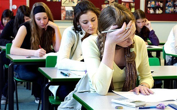 Anh: Bắt quả tang hàng chục nghìn sinh viên gian lận