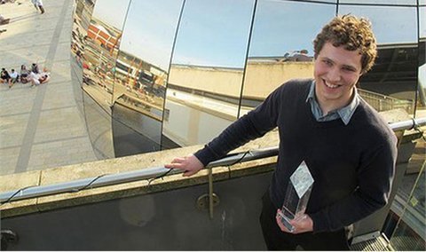 19 tuổi vượt mặt hàng loạt hacker sừng sỏ