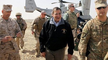 Bộ trưởng Quốc phòng Mỹ được đón bằng xe liều chết?