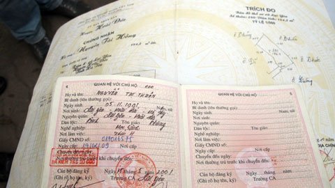 Cho vay nặng lãi, đựng hàng tỷ đồng trong cốp xe