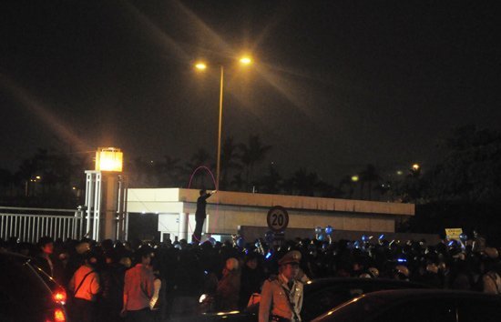 Fan Việt khóc thầm trong cuộc chơi 'Music Bank'