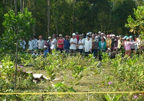 Phát hiện thi thể nữ sinh khỏa thân trên đồi