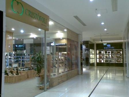 Trung tâm thương mại cao cấp đìu hiu