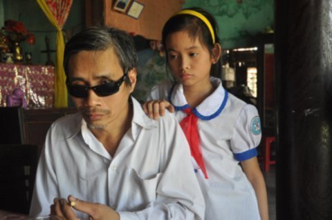 Người mẹ trẻ ra đi, bỏ đứa con mồ côi