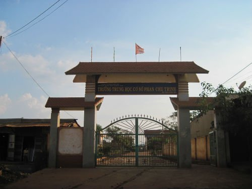 3 học sinh 'chết tập thể', bí mật dòng nhật ký