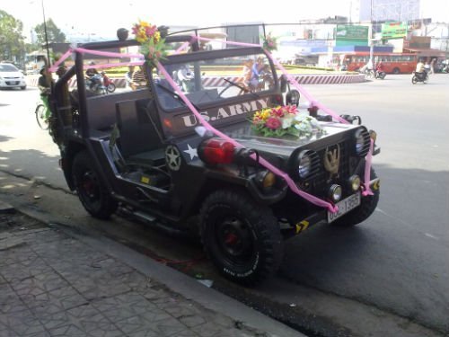 Đám rước dâu bằng xe Jeep độc đáo ở Cần Thơ