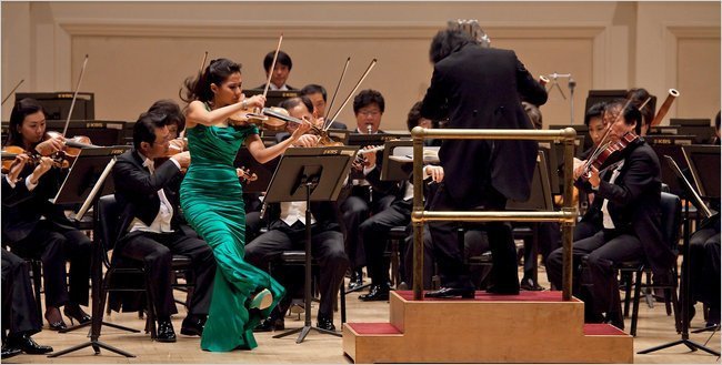 Nghệ sĩ violin gợi cảm nhất thế giới trở lại Việt Nam