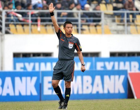 V-League: Lạ mà đau