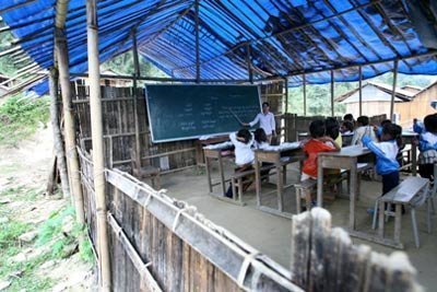 Để em được ngồi học trong yên bình