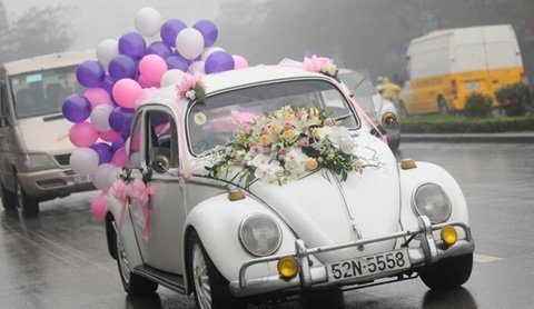 Ngắm xe hoa đám cưới siêu lãng mạn giữa Hà Nội