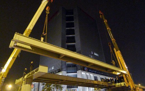 Xem công nghệ xây cầu một đêm ở Thủ đô