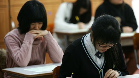 'Hãy để bọn trẻ yên!'